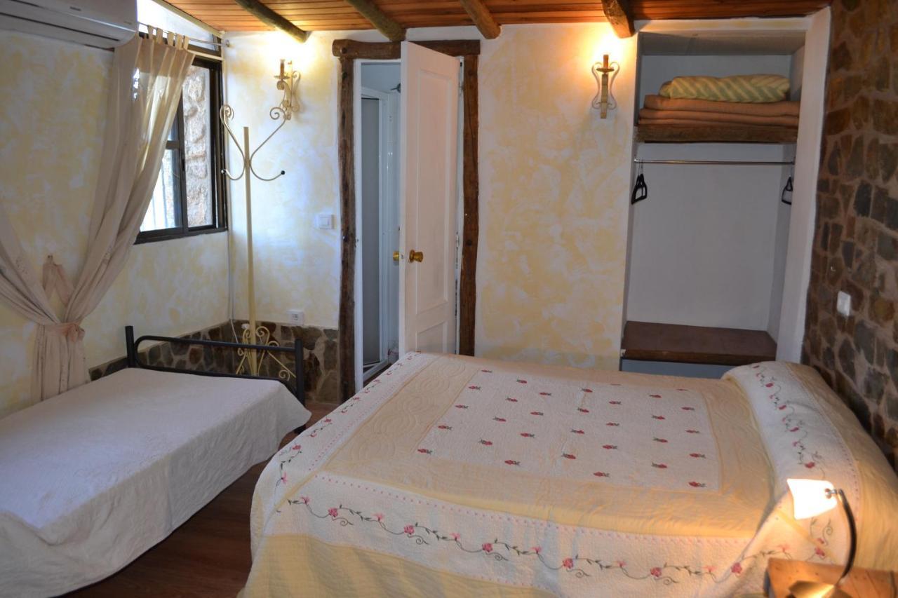 Albergue La Jarilla Plasenzuela Exteriör bild
